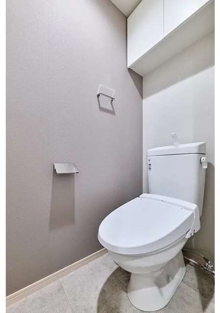Gran Casa Hikifune II - Interior - ["Toilet seat", "Toilet", "Plumbing fixture"]