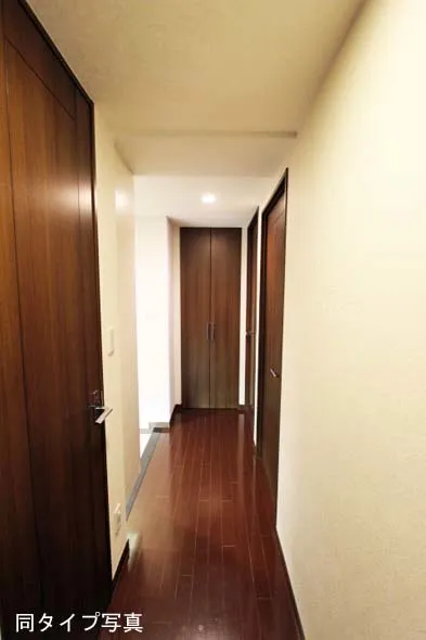 Comforia Tamachi - Interior - ["Brown", "Fixture", "Door"]