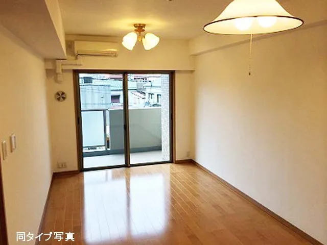 Comforia Itabashi Nakajuku - Interior - ["Building", "Fixture", "Window"]