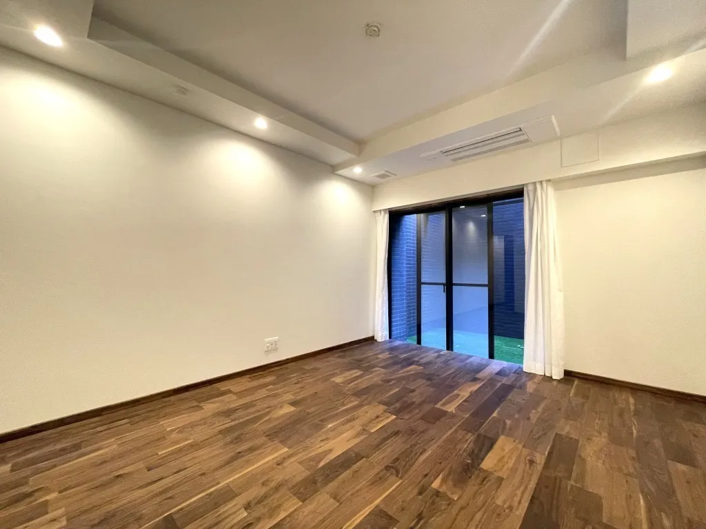 Jingumae House B1F, 1F
