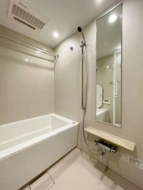 ORSUS Akabane East - Interior - ["Plumbing fixture", "Building", "Shower head"]