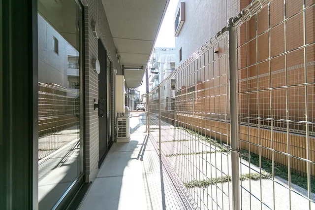 Maison De Takaya - Interior - ["Composite material", "Apartment", "Mesh"]