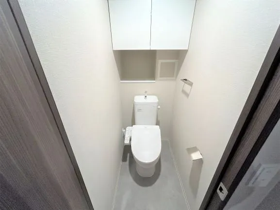 Sol Levente Shin-Umeda - Interior - ["Toilet seat", "Toilet", "Flooring"]