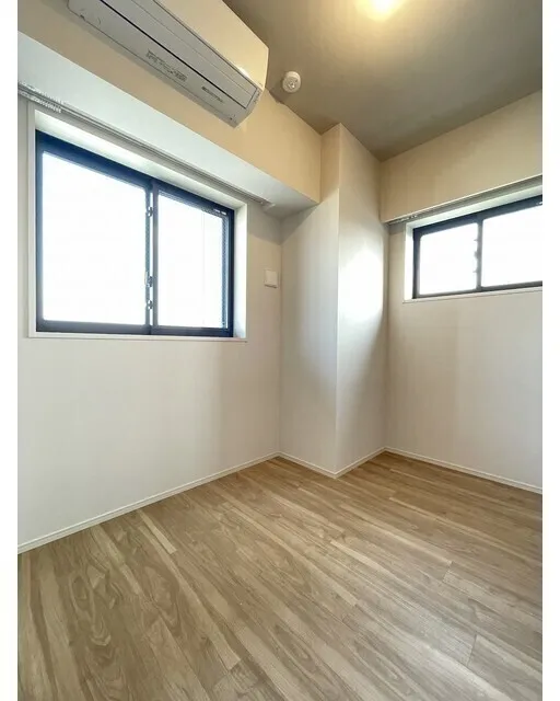 Wellis Urban Sumiyoshi East - Interior - ["Flooring", "Wood", "Ceiling"]