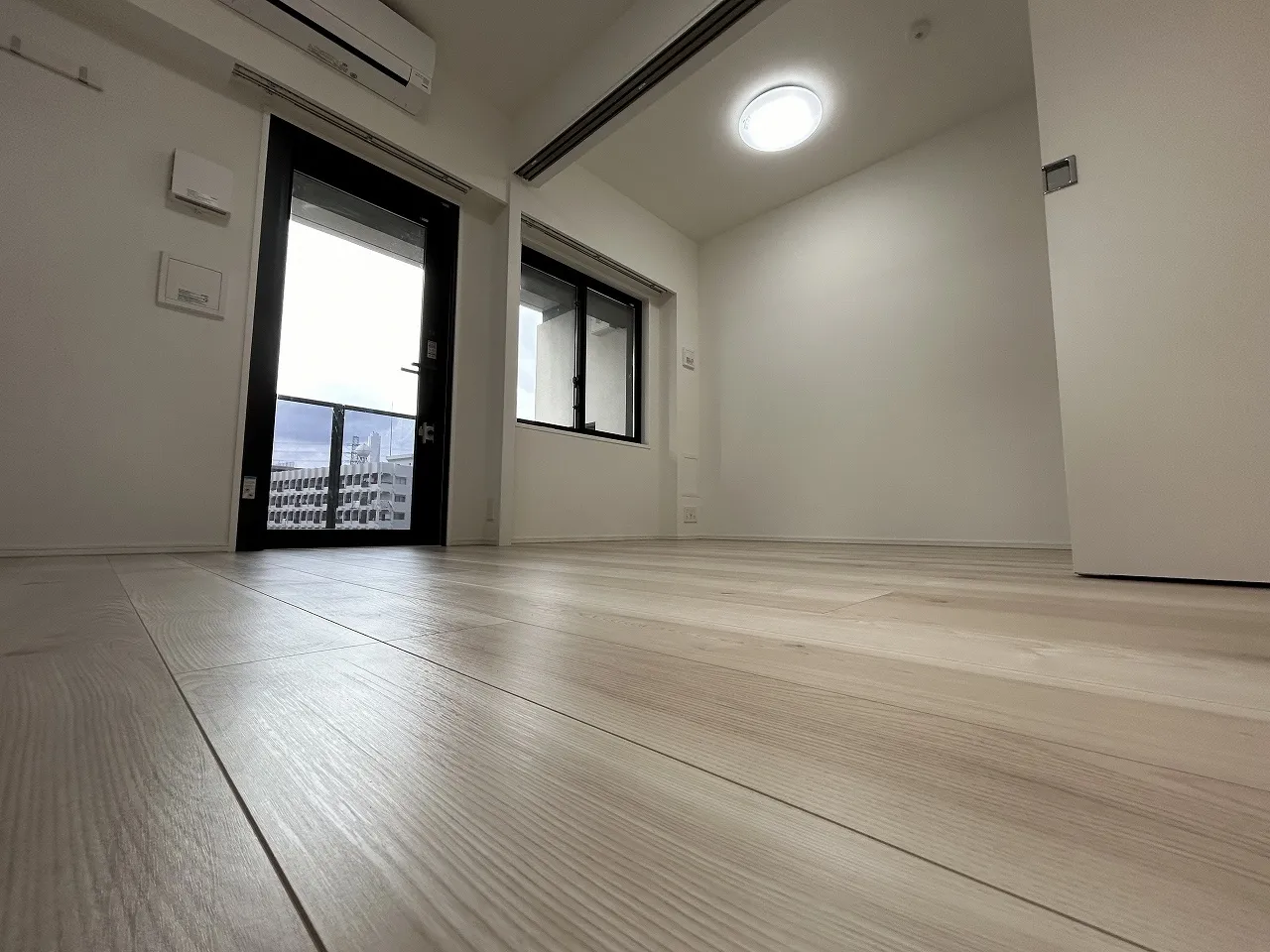 LiveCasa Nishidai - Interior - ["Window", "Fixture", "Building"]