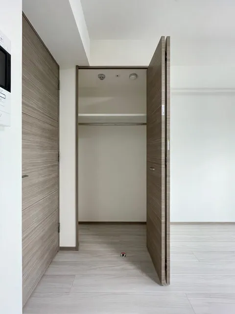 In Front Of Primal Nishi-Ojima Station - Interior - ["Flooring", "Wood", "Floor"]