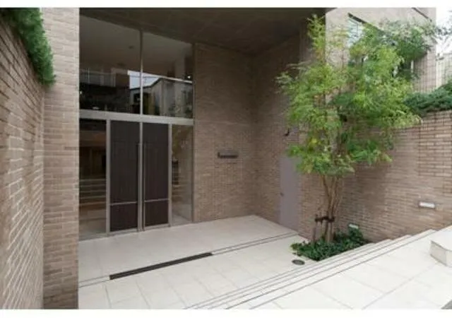 Terraza Omotesando - Exterior - Main Entrance