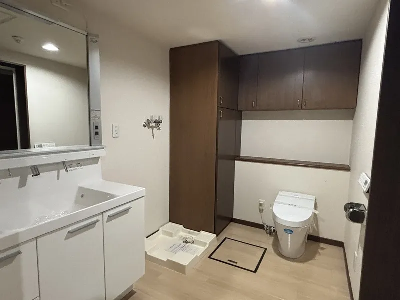 Hulic Asakusa 1-Chome - Interior - ["Flooring", "Plumbing fixture", "Bathroom Sink"]