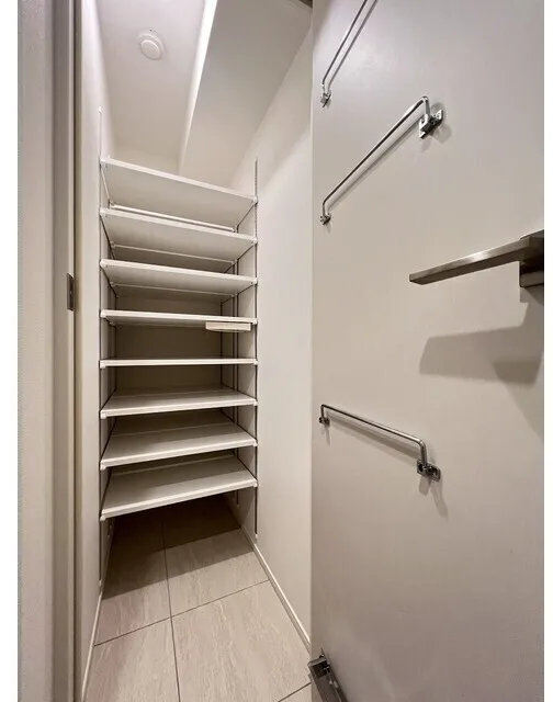 Comforia Nakakasai - Interior - ["Wood", "Flooring", "Floor"]