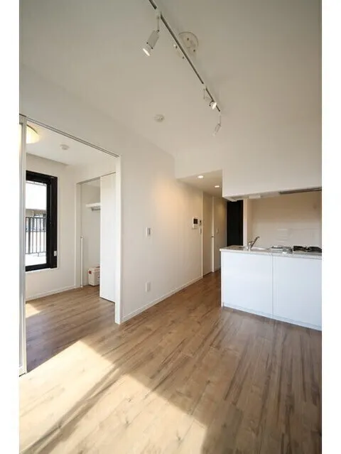 La Perla Ikejiri Ohashi II - Interior - ["Building", "Window", "Hall"]