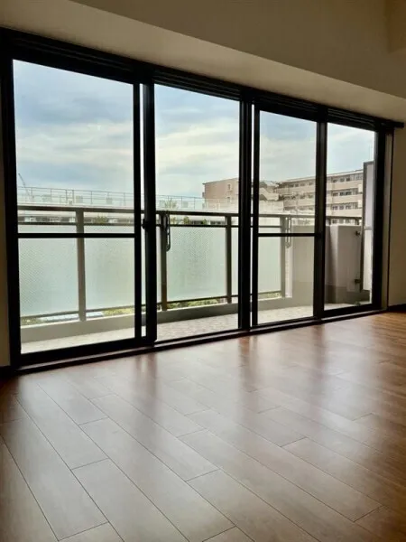 Calm Akabane - Interior - ["Flooring", "Floor", "Wood"]