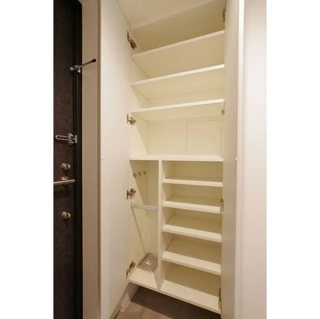 Zinnia Fudomae - Interior - ["Shelf", "Cabinetry", "Furniture"]