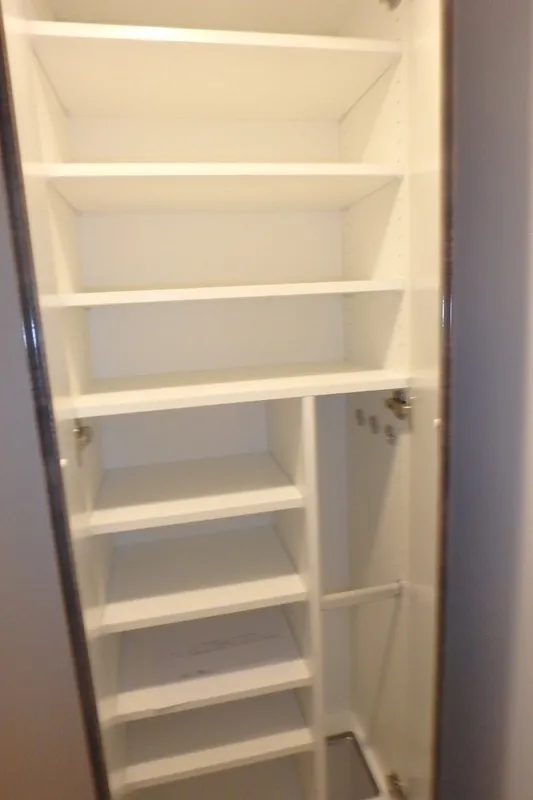 Gran Casa Nihonbashi Hamacho - Interior - ["Shelving", "Shelf", "Wood stain"]