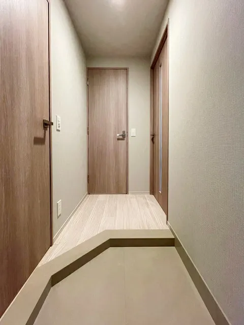 ORSUS Akabane East - Interior - ["Door", "Fixture", "Wood"]