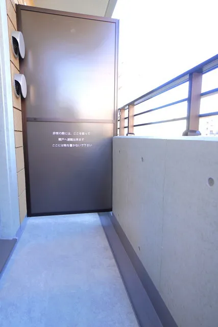 Belfirth Kinshicho South - Interior - ["Building", "Fixture", "Shade"]