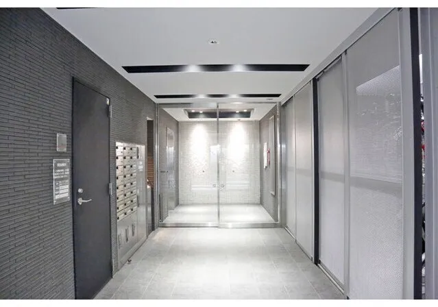 Mono TerrAce - Exterior - ["Fixture", "Rectangle", "Door"]