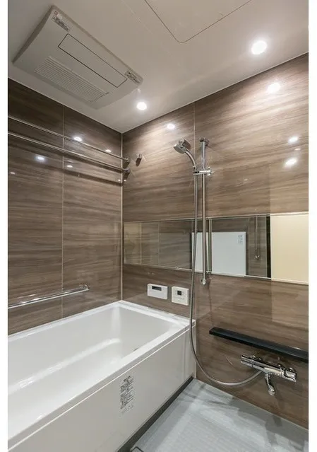 Demes Kiba - Interior - ["Bathtub", "Tap", "Plumbing fixture"]