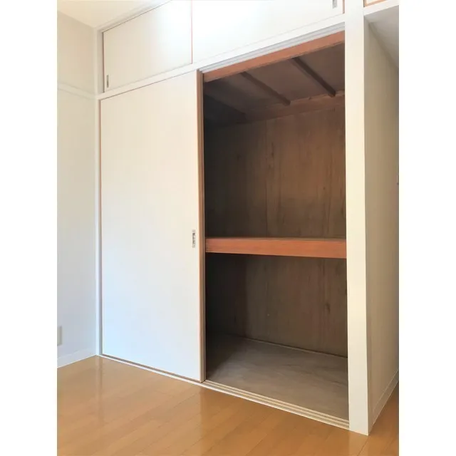 Ichigaya Kagacho Apartment Building D - Interior - ["Shelf", "Furniture", "Wardrobe"]