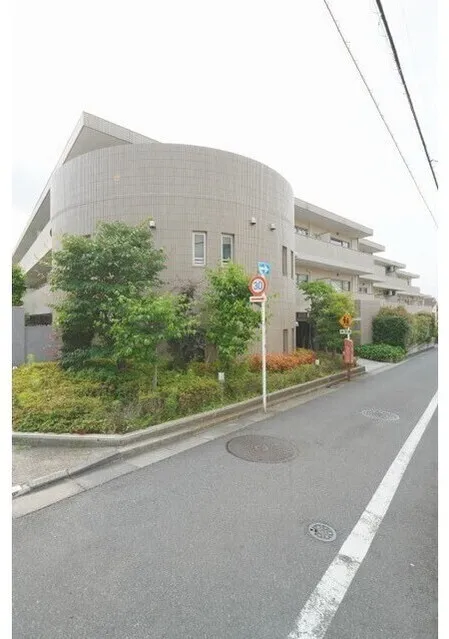 Garden Meguro Minami - Exterior - ["Tar", "Hedge", "Subcompact car"]