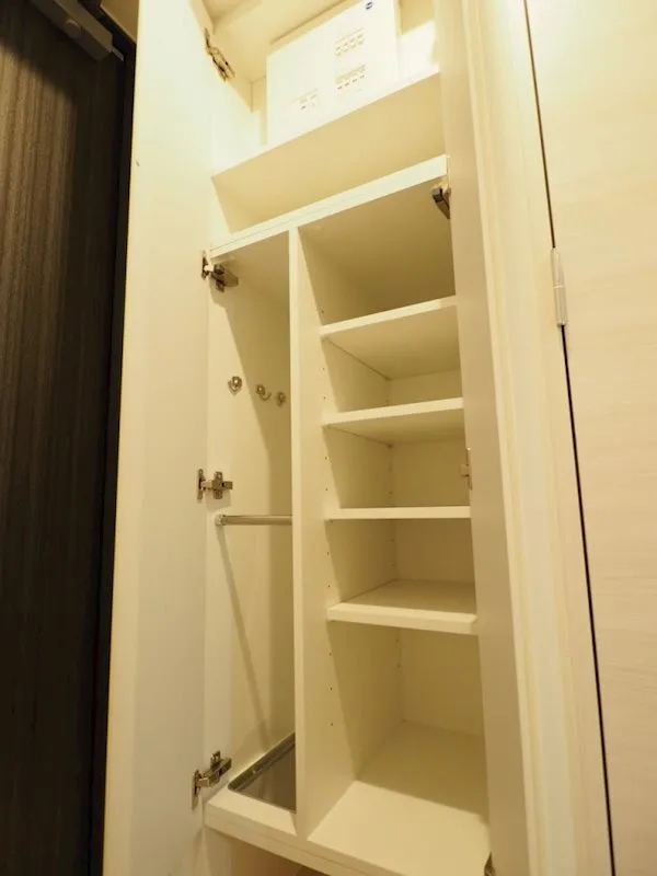 Kaje Bunkyo Sengoku - Interior - ["Furniture", "Shelf", "Shelving"]