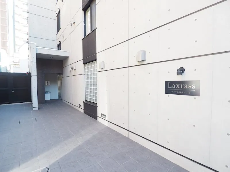 Lacras Yotsuya Sanchome - Exterior - ["Building", "Grey", "Flooring"]