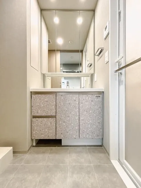 Royal Parks Ariake - Interior - ["Flooring", "Floor", "Interior design"]