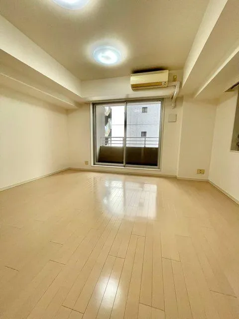 Residia Nihonbashi Bagurocho - Interior - ["Flooring", "Floor", "Ceiling"]