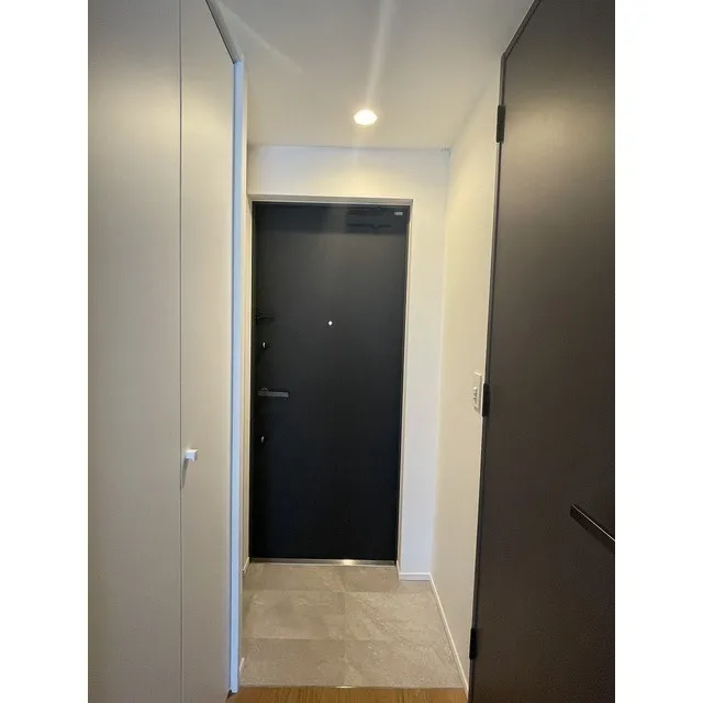 Comforia Kamimeguro - Interior - ["Door", "Fixture", "Rectangle"]