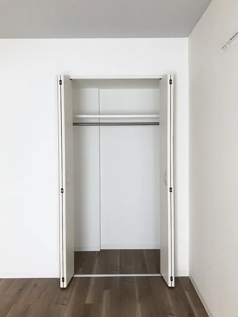NTPR Residence Oimachi - Interior - ["Fixture", "Building", "Door"]