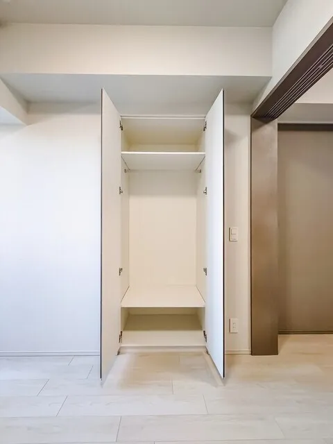 Brookside Residence Kiba - Interior - ["Flooring", "Wall", "Floor"]