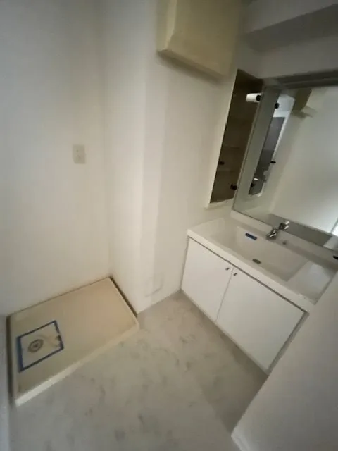 Residia Minamisenju - Interior - ["Floor", "Flooring", "Interior design"]