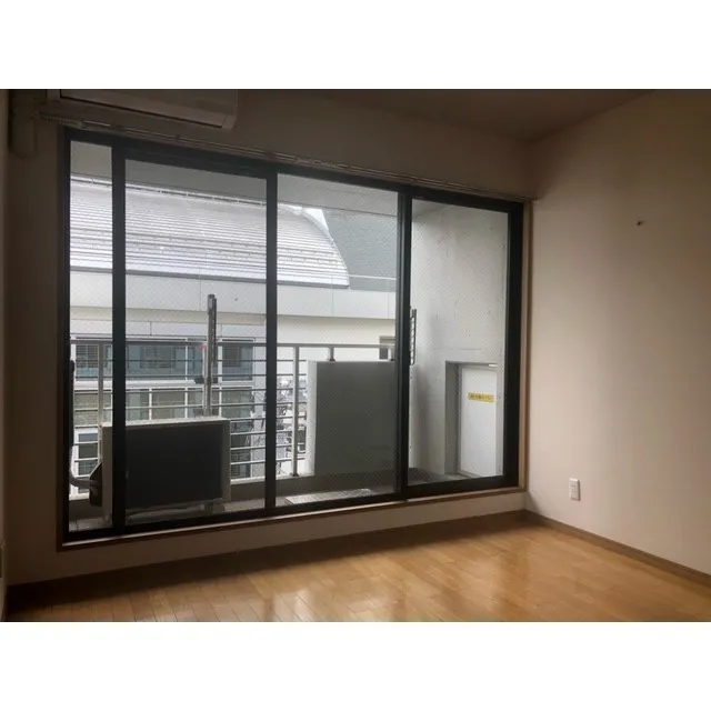 Rivere Kudan Minami - Interior - ["Window", "Fixture", "Wood"]