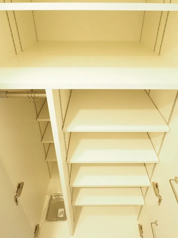 La Class Kamata II - Interior - ["Shelf", "Wood", "Shelving"]