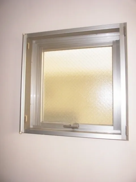 Safe 17 - Interior - ["Glass", "Mesh", "Transparency"]