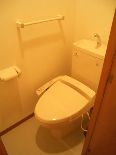 JAPT Komazawa - Interior - ["Toilet", "Toilet seat", "Bathroom"]