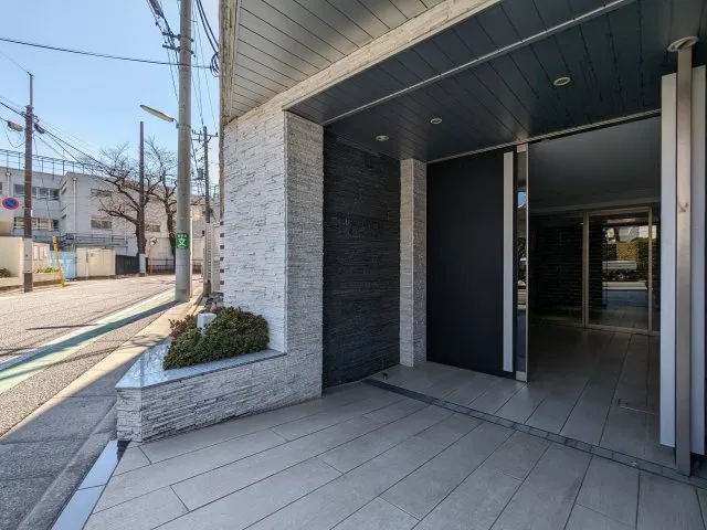 Premium Cube Mishuku - Exterior - ["Sky", "Road surface", "Shade"]