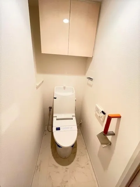 Residia Tower Kamiikebukuro (Tower Building) - Interior - ["Toilet seat", "Plumbing fixture", "Flooring"]