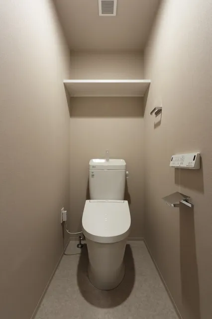 El Sereno Yokohama - Interior - ["Toilet seat", "Toilet", "Plumbing fixture"]