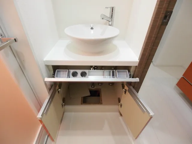 Premium Cube Mishuku - Interior - ["Bathroom sink", "Sink", "Property"]