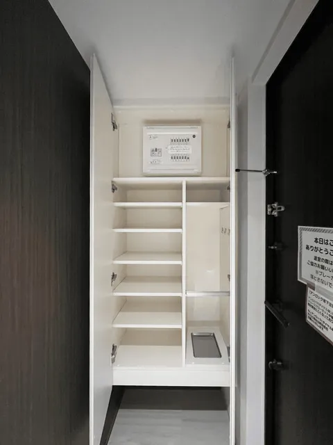 Well Square Hatsudai - Interior - ["Wood", "Flooring", "Grey"]