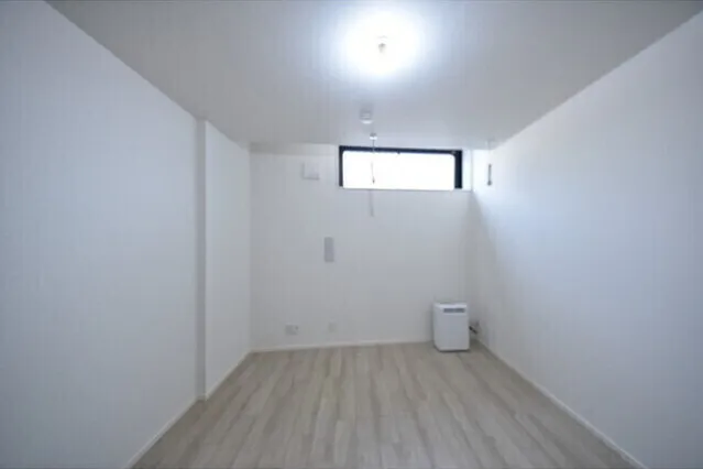 El Faro Hiroo - Interior - ["Building", "Window", "Rectangle"]