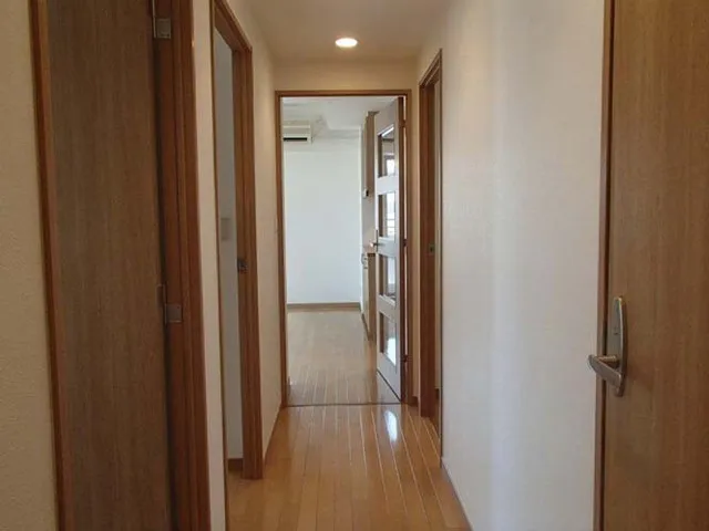 House Tao Li - Interior - ["Property", "Building", "Door"]