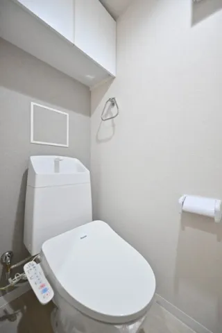 CENTRAL GARDEN RESIDENCE TOKYO - Interior - ["Toilet seat", "Toilet", "Bathroom"]