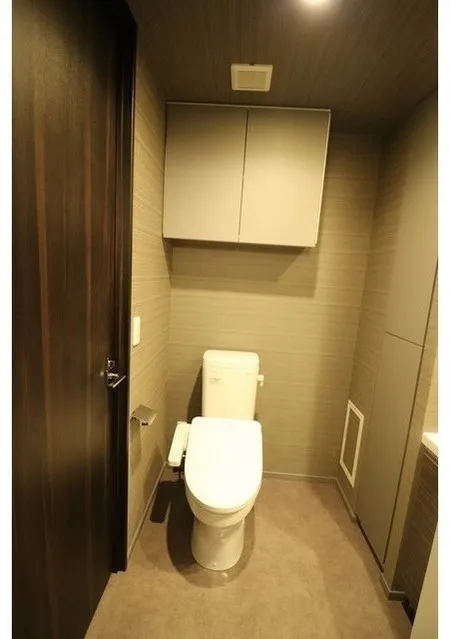 Comforia Shin-Nakano - Interior - ["Toilet seat", "Toilet", "Plumbing fixture"]