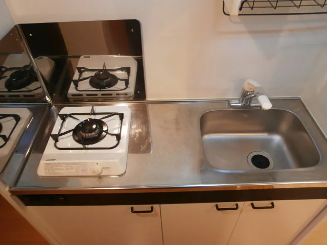 Belaire Meguro - Interior - ["Brown", "Tap", "Kitchen sink"]