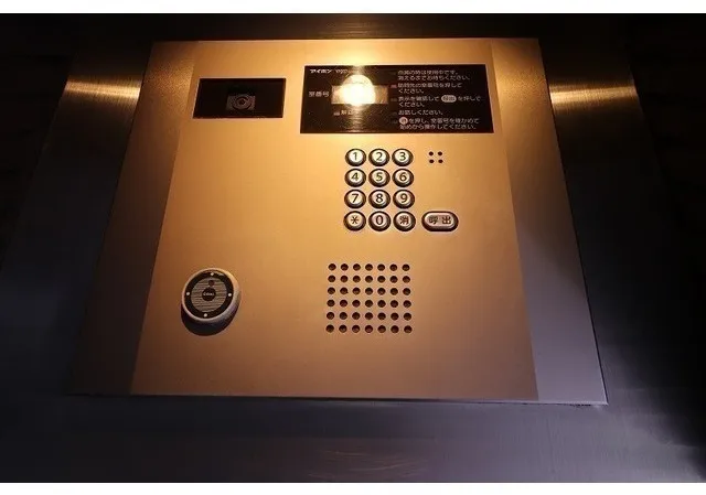 Cote Blanche AP - Exterior - ["Product", "Intercom", "Technology"]