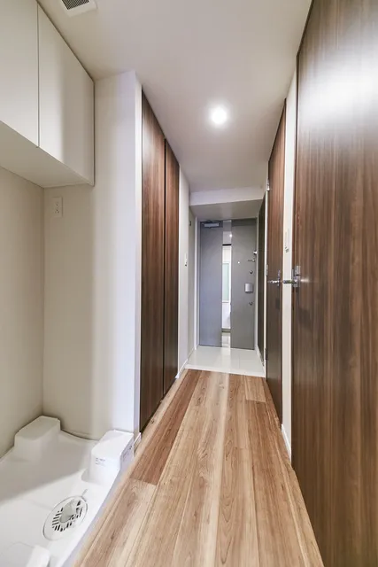 Belfirth Kinshicho South - Interior - ["Brown", "Building", "Property"]