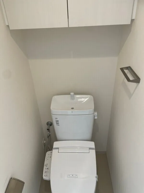Premium Cube G Nishioi - Interior - ["Plumbing fixture", "Toilet seat", "Toilet"]
