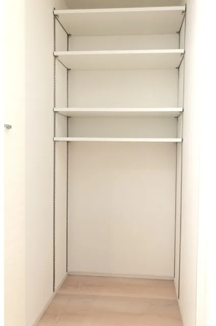 Kolet Fuchu Yotsuya #02 - Interior - ["Shelving", "Shelf", "Flooring"]