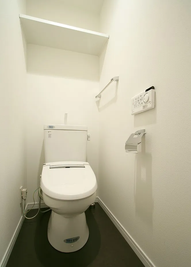 Residia Ojima - Interior - ["Toilet", "Toilet seat", "Bathroom"]